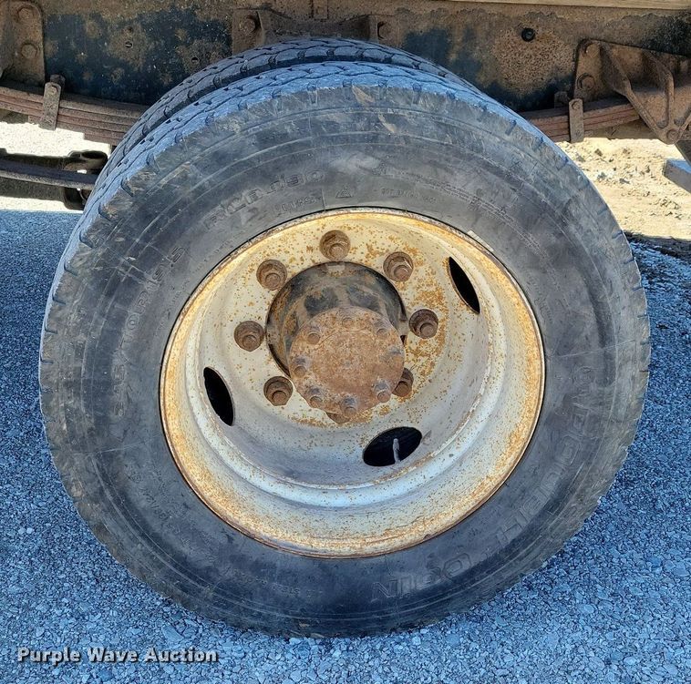 image for item LC9939 2006 International  4300 dump flatbed truck