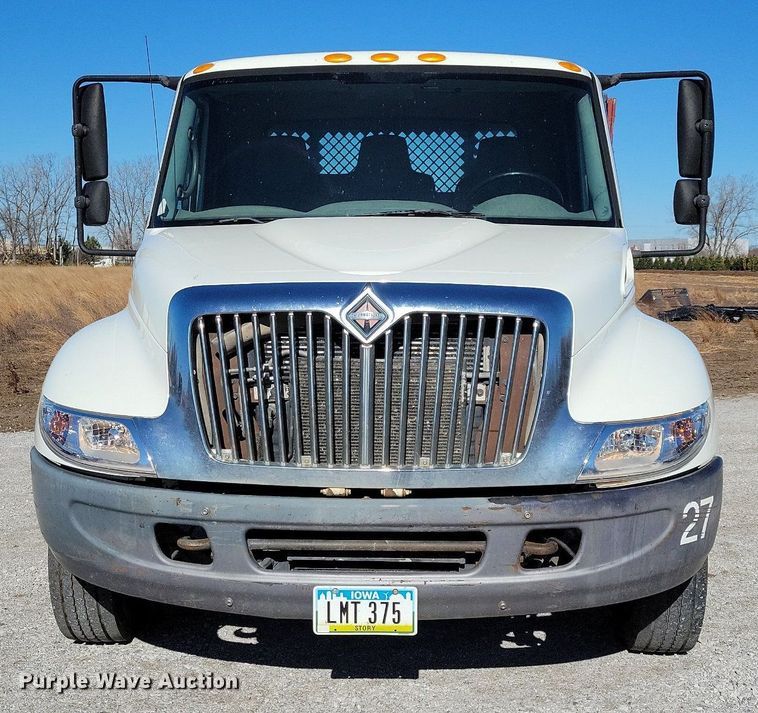 image for item LC9940 2006 International  4300 dump flatbed truck