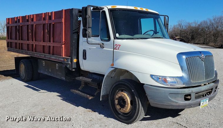 image for item LC9940 2006 International  4300 dump flatbed truck