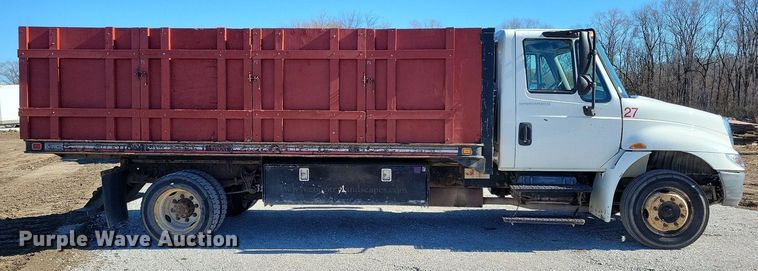 image for item LC9940 2006 International  4300 dump flatbed truck