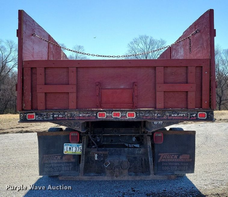 image for item LC9940 2006 International  4300 dump flatbed truck