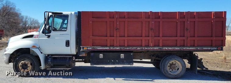 image for item LC9940 2006 International  4300 dump flatbed truck