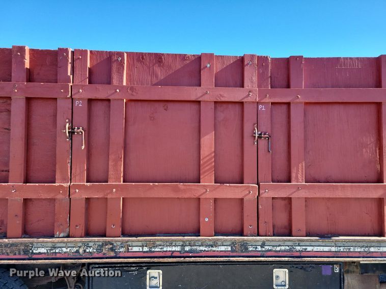 image for item LC9940 2006 International  4300 dump flatbed truck