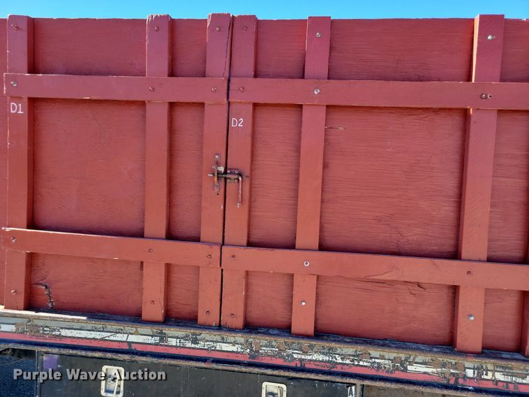 image for item LC9940 2006 International  4300 dump flatbed truck