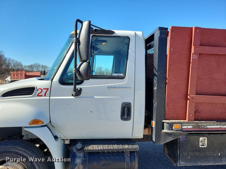 image for item LC9940 2006 International  4300 dump flatbed truck