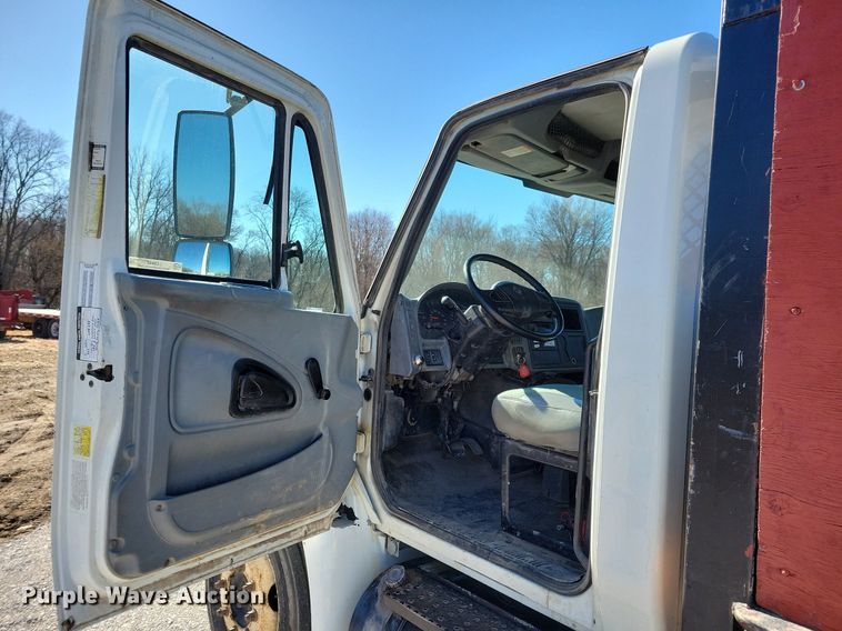 image for item LC9940 2006 International  4300 dump flatbed truck