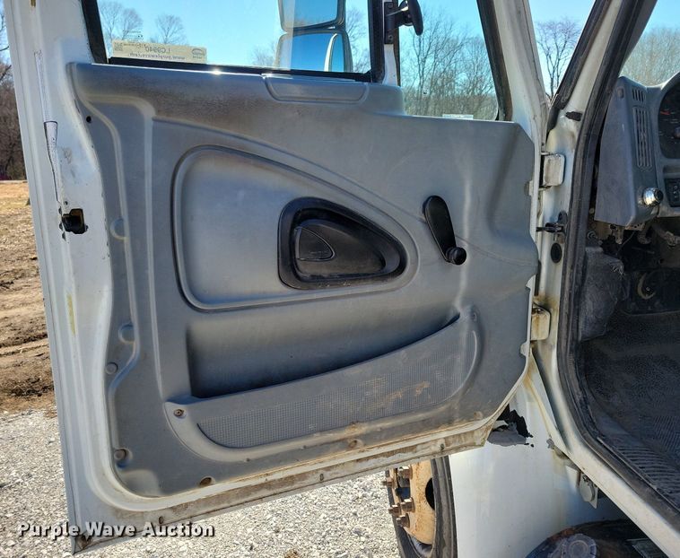 image for item LC9940 2006 International  4300 dump flatbed truck