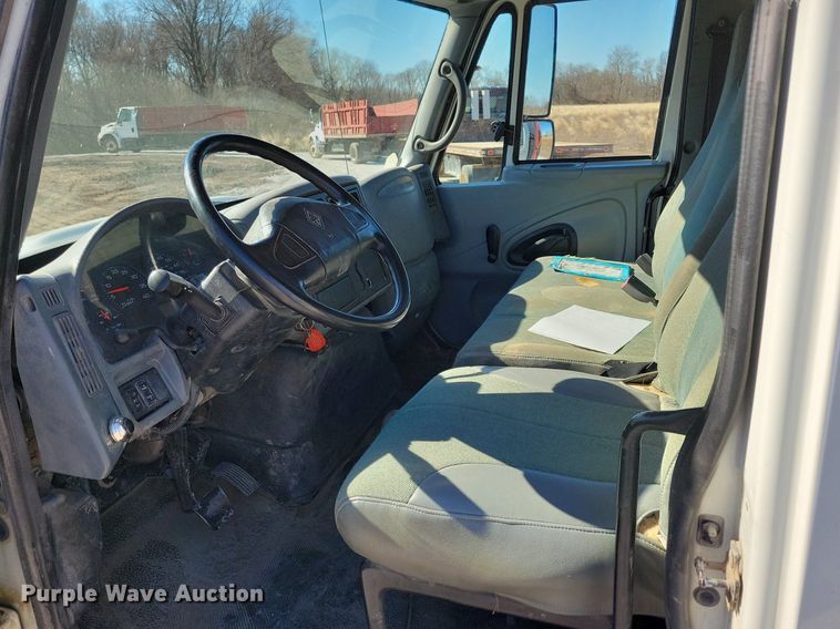 image for item LC9940 2006 International  4300 dump flatbed truck