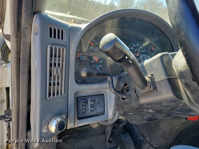 image for item LC9940 2006 International  4300 dump flatbed truck