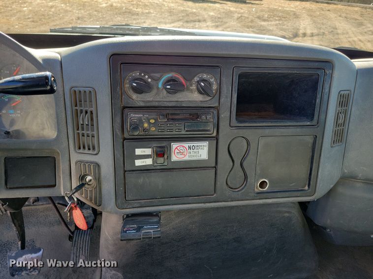 image for item LC9940 2006 International  4300 dump flatbed truck