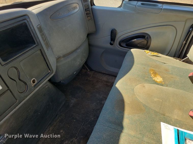 image for item LC9940 2006 International  4300 dump flatbed truck