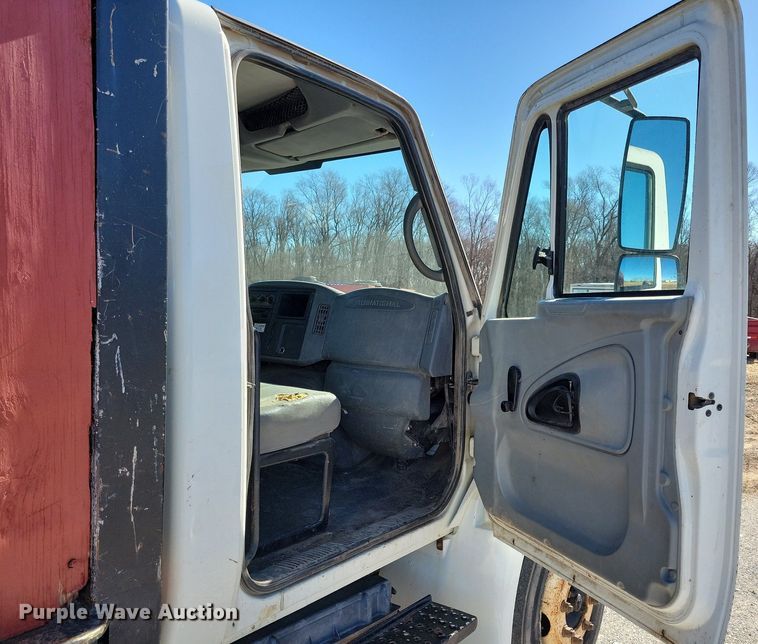 image for item LC9940 2006 International  4300 dump flatbed truck