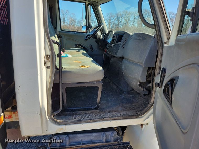 image for item LC9940 2006 International  4300 dump flatbed truck