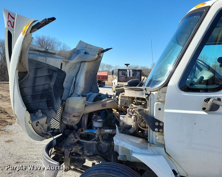 image for item LC9940 2006 International  4300 dump flatbed truck