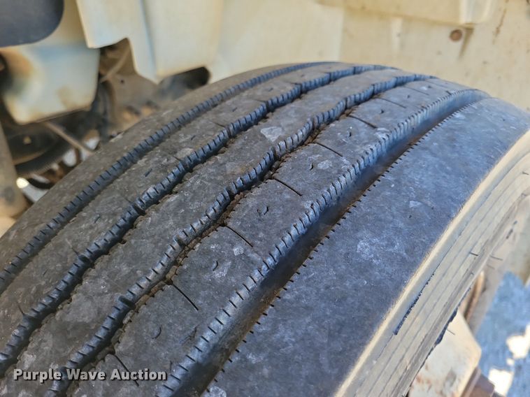 image for item LC9940 2006 International  4300 dump flatbed truck