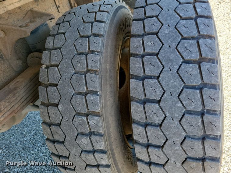 image for item LC9940 2006 International  4300 dump flatbed truck