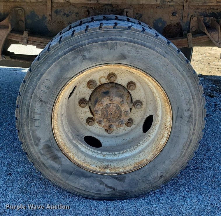 image for item LC9940 2006 International  4300 dump flatbed truck