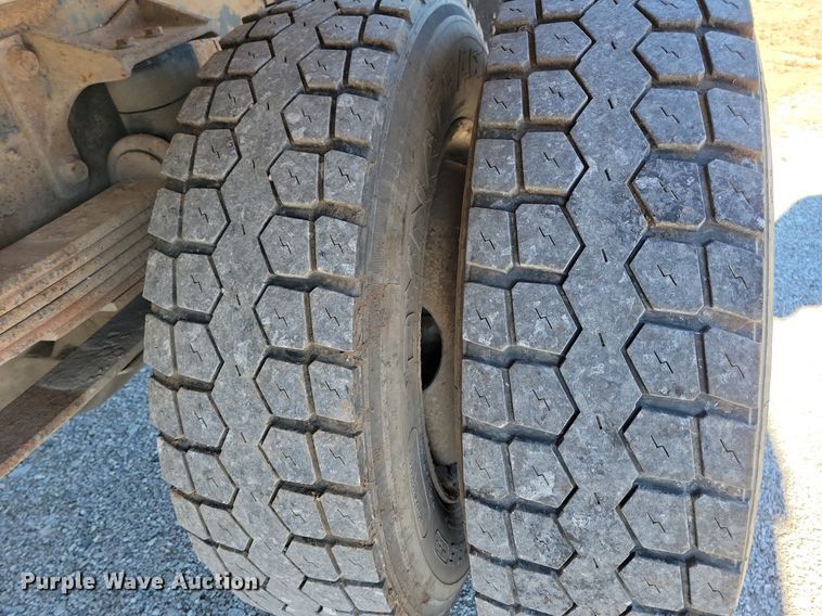 image for item LC9940 2006 International  4300 dump flatbed truck