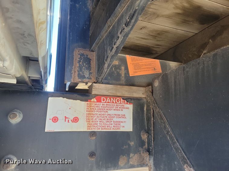 image for item LC9941 2006 International  4300 dump flatbed truck