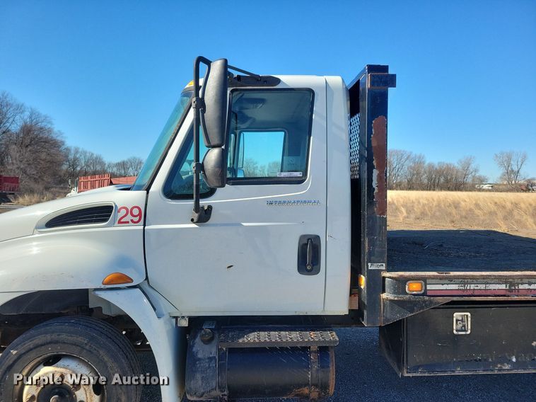 image for item LC9941 2006 International  4300 dump flatbed truck