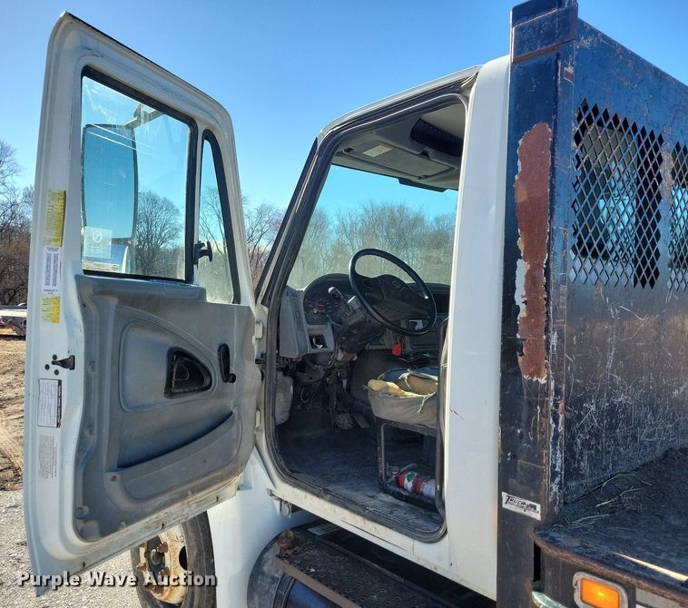 image for item LC9941 2006 International  4300 dump flatbed truck