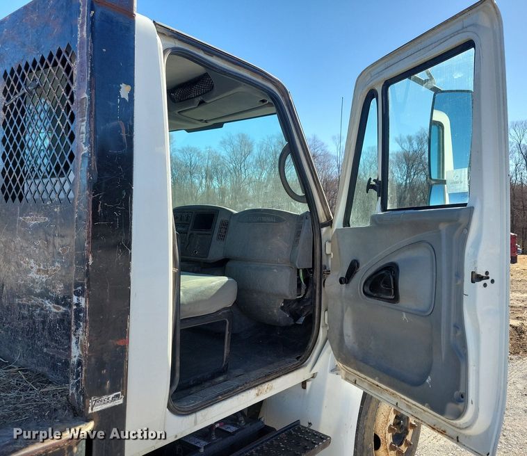 image for item LC9941 2006 International  4300 dump flatbed truck