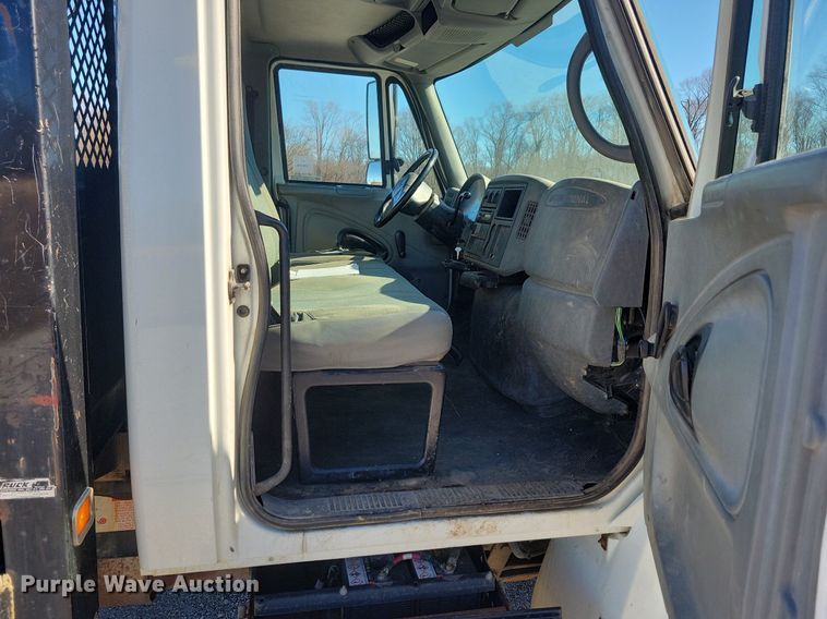 image for item LC9941 2006 International  4300 dump flatbed truck