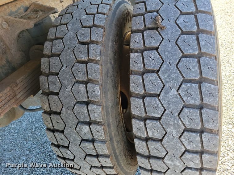 image for item LC9941 2006 International  4300 dump flatbed truck