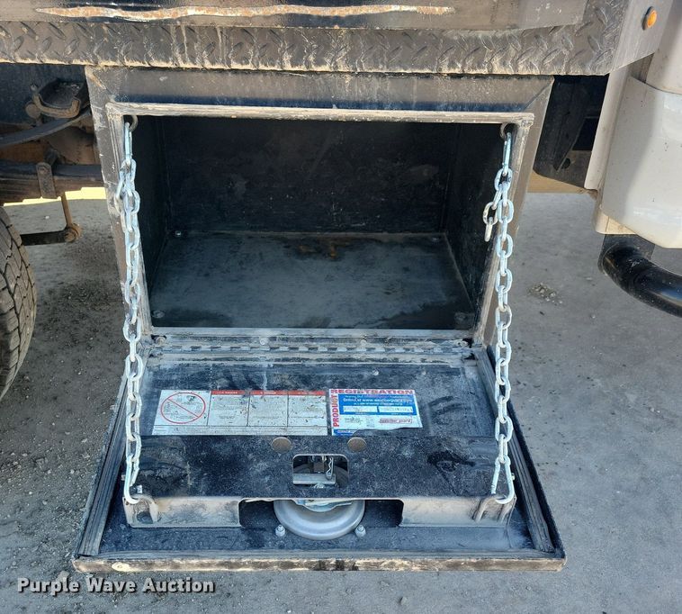 image for item LC9942 2020 Ford F550 Super Duty XL flatbed truck