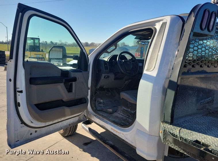 image for item LC9942 2020 Ford F550 Super Duty XL flatbed truck