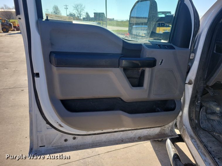 image for item LC9942 2020 Ford F550 Super Duty XL flatbed truck