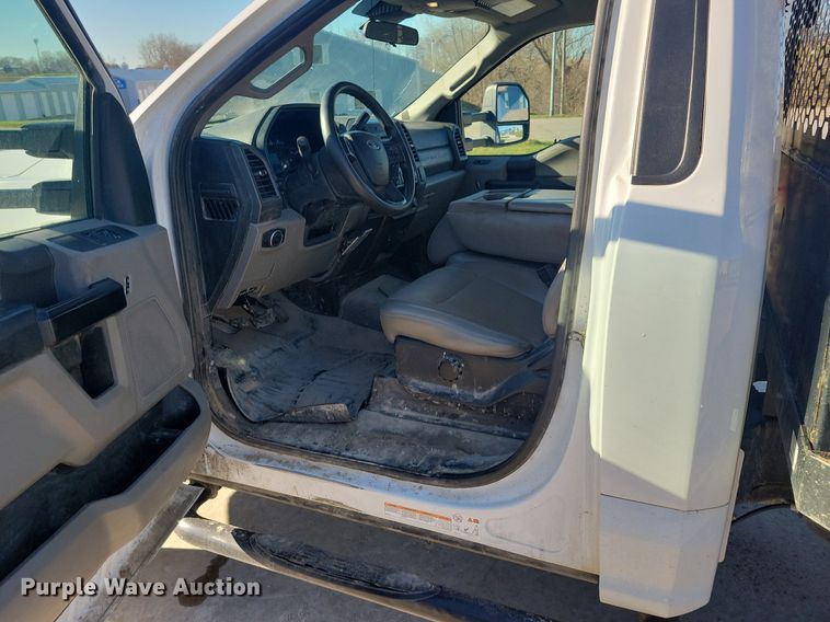 image for item LC9942 2020 Ford F550 Super Duty XL flatbed truck