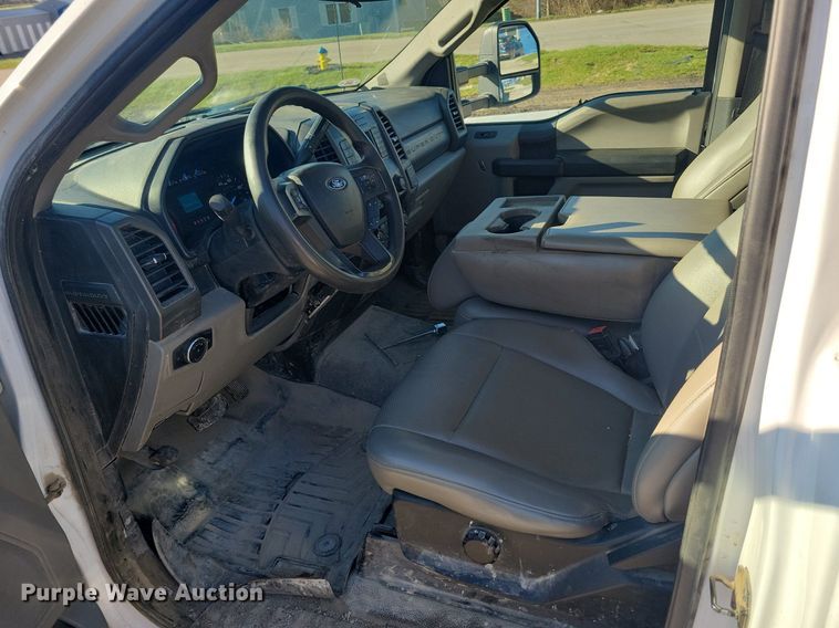 image for item LC9942 2020 Ford F550 Super Duty XL flatbed truck