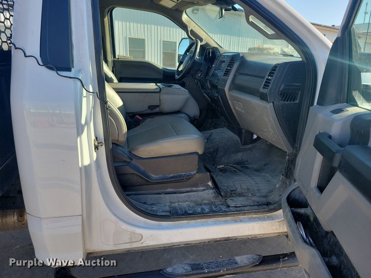 image for item LC9942 2020 Ford F550 Super Duty XL flatbed truck