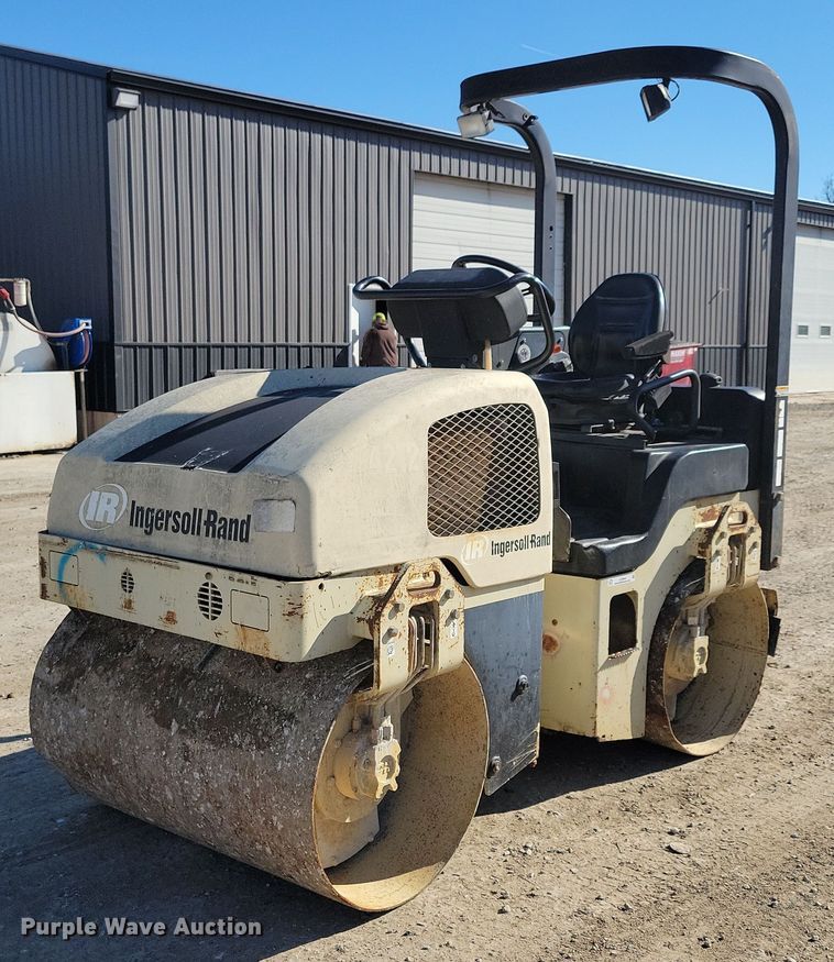 image for item LC9944 2006 Ingersoll Rand DD24 double drum vibratory roller