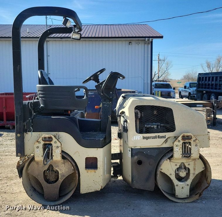 image for item LC9944 2006 Ingersoll Rand DD24 double drum vibratory roller