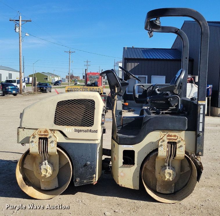 image for item LC9944 2006 Ingersoll Rand DD24 double drum vibratory roller