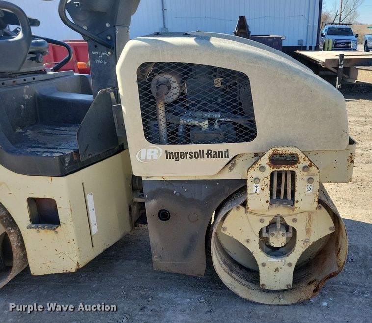 image for item LC9944 2006 Ingersoll Rand DD24 double drum vibratory roller