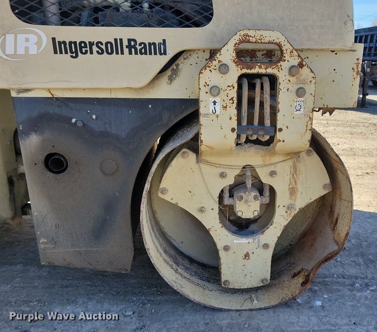 image for item LC9944 2006 Ingersoll Rand DD24 double drum vibratory roller