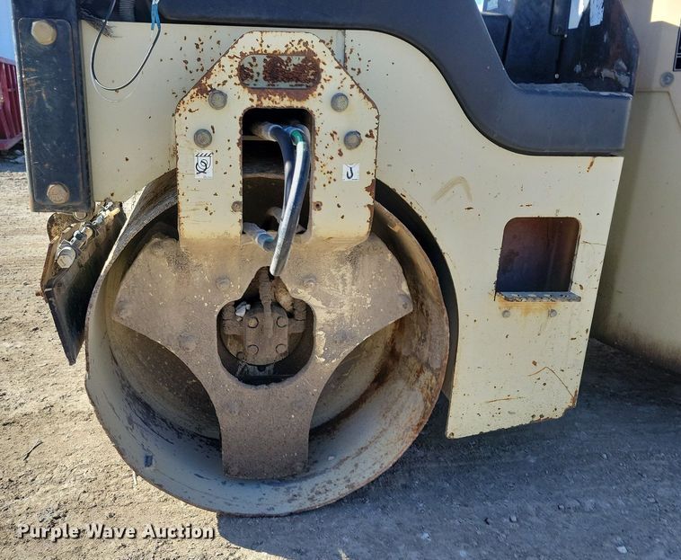 image for item LC9944 2006 Ingersoll Rand DD24 double drum vibratory roller