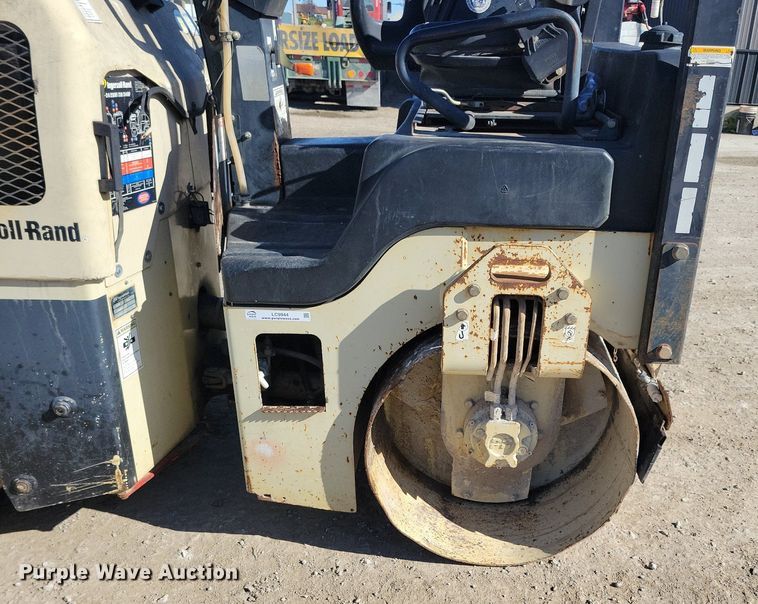 image for item LC9944 2006 Ingersoll Rand DD24 double drum vibratory roller