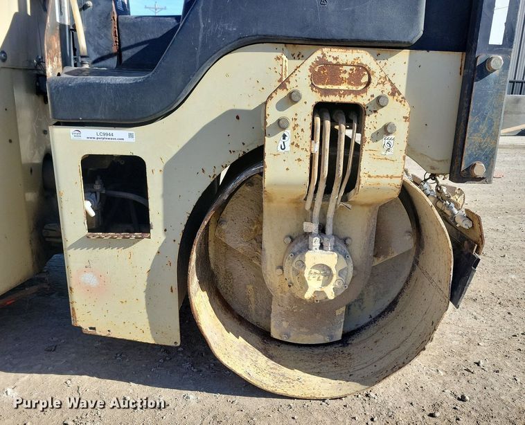 image for item LC9944 2006 Ingersoll Rand DD24 double drum vibratory roller