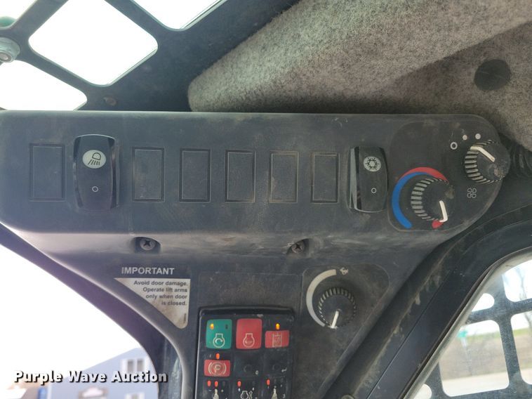 image for item LC9948 2018 John Deere 317G tracked skid steer loader