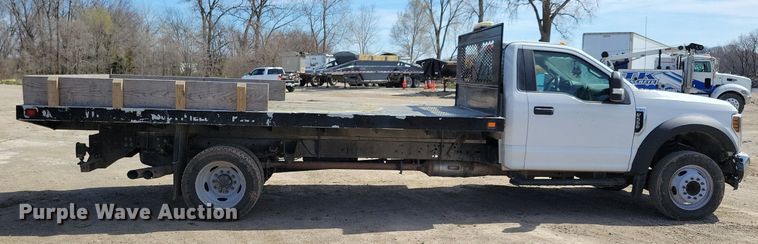 image for item LC9952 2019 Ford F550 Super Duty XL flatbed truck