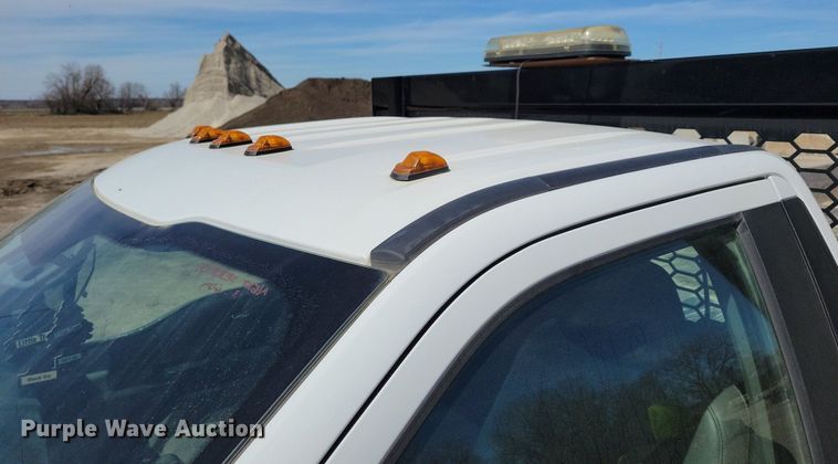 image for item LC9952 2019 Ford F550 Super Duty XL flatbed truck