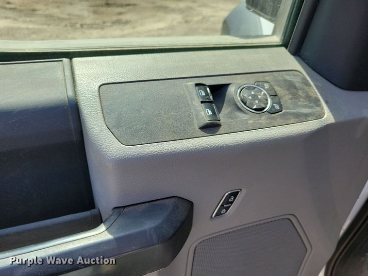 image for item LC9952 2019 Ford F550 Super Duty XL flatbed truck