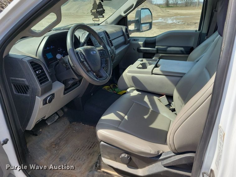 image for item LC9952 2019 Ford F550 Super Duty XL flatbed truck