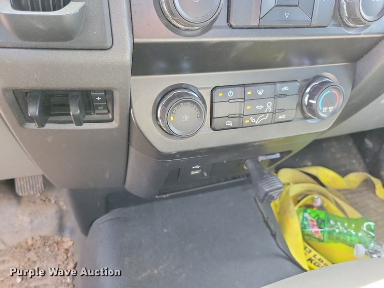 image for item LC9952 2019 Ford F550 Super Duty XL flatbed truck