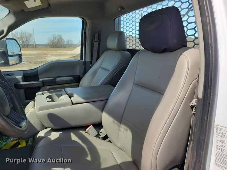 image for item LC9952 2019 Ford F550 Super Duty XL flatbed truck