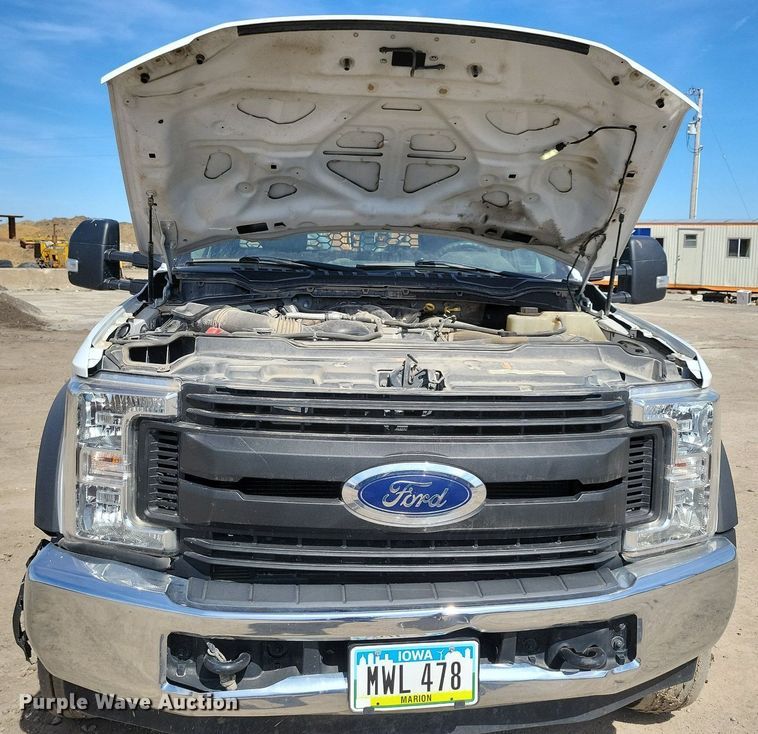 image for item LC9952 2019 Ford F550 Super Duty XL flatbed truck